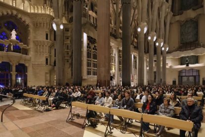 Unos 1.500 jóvenes acudieron a la Sagrada Familia a dar gracias a Dios por los diez años de Effetá en Barcelona