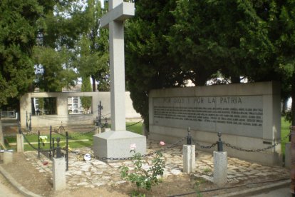 En el cementerio de Fraga (Huesca) fosa común con las 40 personas a las que se refiere el Dr. Martín Ibarra.