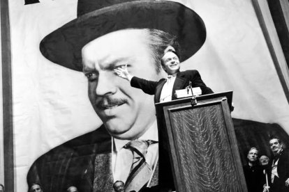 Orson Welles interpreta a Charles Foster Kane en 'Ciudadano Kane' (1941), dirigida y producida por él mismo.