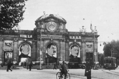 Aspecto de la Puerta de Alcalá de Madrid cuando el Duque de Veragua fue asesinado