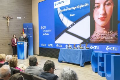 CinemaNet, de Los Domingos, premió específicamente el personaje fascinante y enigmático de Ainara