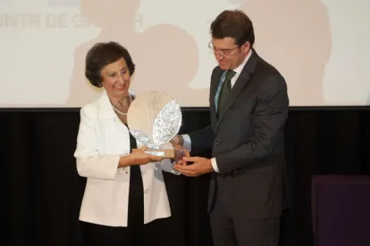 Tarsy recibiendo el Premio María Wonenburguer en 2012