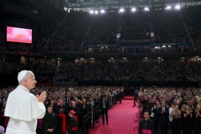 León XIV se dirige a los 12.000 asistentes del Madrid Arena