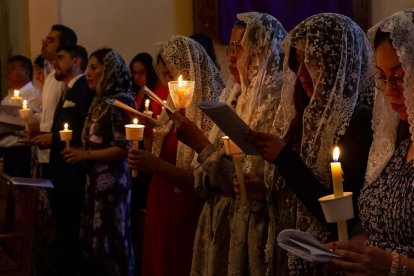 Fieles en la Vigilia Pascual de 2025, con la Fraternidad Sacerdotal de San Pedro, en México