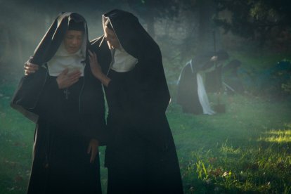 Santa Margarita María y sus experiencias en una escena de la película francesa de 2025 Sagrado Corazón