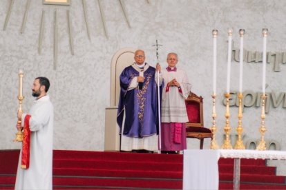 El Papa León XIV visitó el Líbano en 2025. Reunido frente a 15.000 jóvenes les recordó que eran el futuro de su país y que no se dejaran llevar por el desánimo de las guerras.