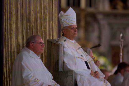 A las 16:00 presidió la Santa Misa en la catedral de Metz.