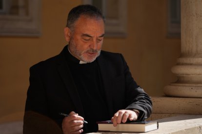 Sánchez Adalid ha reunido escucha pastoral, lectura e investigación en una búsqueda que parte de la vida concreta.
