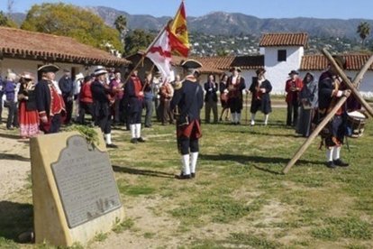 Recreación histórica de la Misión Santa Bárbara en California en el siglo XVIII