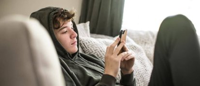 Con 11 y 12 años ven ya pornografía… en su propio smartphone: «El ...