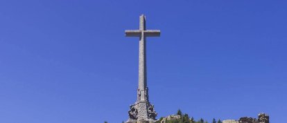 La Santa Cruz sobre la Basílica del Valle de los Caídos. Foto: Godot13/Wikipedia.