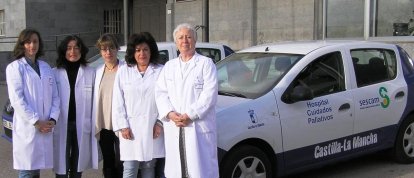 El equipo de las paliativistas de Cuenca, que van en coche a la casa del enfermo, Ana Isabel Vera es la segunda por la derecha