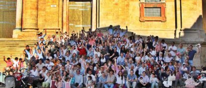 Miembros de Schola Cordis Iesu en una reunión con motivo de su centenario.