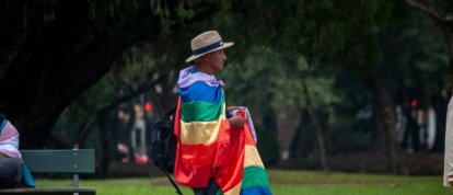 Un solitario activista LGBT.