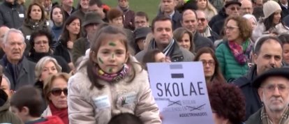 Concentración de protesta contra el programa de adoctrinamiento del gobierno navarro, Skolae.