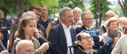 Cientos de personas se concentraron este sábado en los Inválidos contra la ley de eutanasia que promueve Macron.