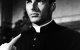 Montgomery Clift es el injustamente acusado padre Logan en 'Yo confieso' (1953) de Alfred Hitchcock.