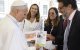 Rafael Rubio, de Comunicación de la visita papal a España, entrega su acreditación a León XIV tras la audiencia del miércoles