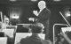 Paul Hindemith dirige a la Orquesta Sinfónica de Chicago en un concierto del 7 de abril de 1963.