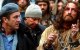 El director Mel Gibson supervisa al actor Jim Caviezel en el rodaje de La Pasión, estrenada en 2004