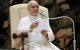 El Papa lee su intervención durante la audiencia general de este miércoles.