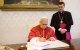 El Papa León XIV en la firma de la Carta Encíclica Magnifica Humanitas.