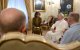 León XIV con seis víctimas de abusos dentro de la Iglesia, en una reunión en la nunciatura.