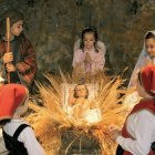 Motivado por mi lema episcopal «Jesucristo es el primero en todo» les ofrezco, en esta Navidad, este resumen poético de la historia de la salvación.