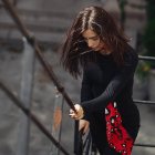 La soledad y tristeza en muchas chicas jóvenes enlaza con el contagio social de creerse trans y su ideología
