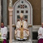 León XIV, sobre la sede de su cátedra de Roma en San Juan de Letrán.