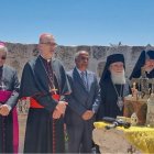 El Patriarca latino Pizzaballa, el Patriarca griego Teófilo, representantes armenios y siríacos, en Taybeh, el 14 de julio, tras los primeros ataques