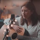 Nathalí Paredes Lozano canta su tema de adoración Te Pertenezco, que ganó un Catholic Music Award de 2025