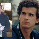 Javier Sartorius, a la izquierda, y el actor que le encarna en 'Solo Javier', Tomás Farell, en una escena de la película.