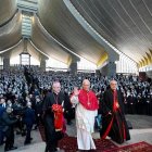 León XIV en el santuario mariano de Harissa, abarrotado de libaneses que recibieron con gran calor al Papa.