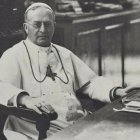 Pío XI (Achille Ratti, arzobispo de Milán cuando fue elegido Papa en 1922) escribió 'Quas Primas' en 1925 como afirmación explícita contra el laicismo.