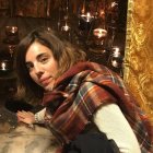 Rosa Vera en la gruta de Belén en 2017, el día que sintió la presencia de Dios; la estrella marca el lugar tradicional del nacimiento de Jesús