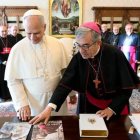León XIV con el presidente de la Conferencia Episcopal Española, Luis Argüello, durante su encuentro del 17 de noviembre.