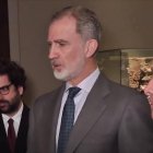 El Rey Felipe VI, en el Museo Arqueológico Nacional de Madrid el pasado 16 de marzo, acompañado (en primer término) por el embajador de México en España, Quirino Ordaz Coppel.