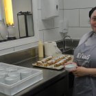 Jocelyn, de El Salvador, ha vivido circunstancias duras, pero en la cocina de Formació i Treball, Proyecto Maná, ha recuperado el control de su vida