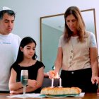 Luciana Rogowicz con su esposo e hijas en una escena del hermoso documental de testimonios En Busca del Mesías
