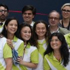 Posan algunos voluntarios de la visita papal en el Centro de Prensa en la Real Casa de Correos de Madrid