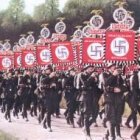 Tropas nazis desfilando