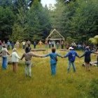 Un grupo haciendo prácticas New Age