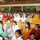 Un grupo de católicos de origen indio celebra una misa en Barhein