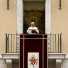 Benedicto XVI durante el Angelus en Castel Gandolfo