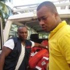 Unos voluntarios de Cáritas en Haití