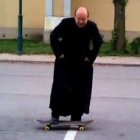 Zoltan Lendvai, sacerdote húngaro, evangelizador con el monopatín