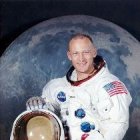 Luna Aldrin comunion