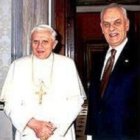 El senador italiano Marcello Pera, junto a Benedicto XVI