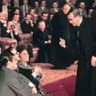 San Josemaría Escrivá con un grupo de jóvenes